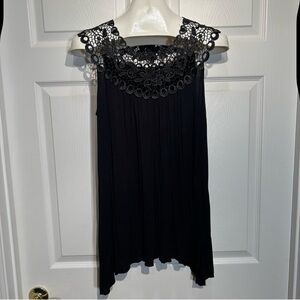 NWT. Gorgeous Black Crochet Yoke Sleeveless Tunic size 2xl